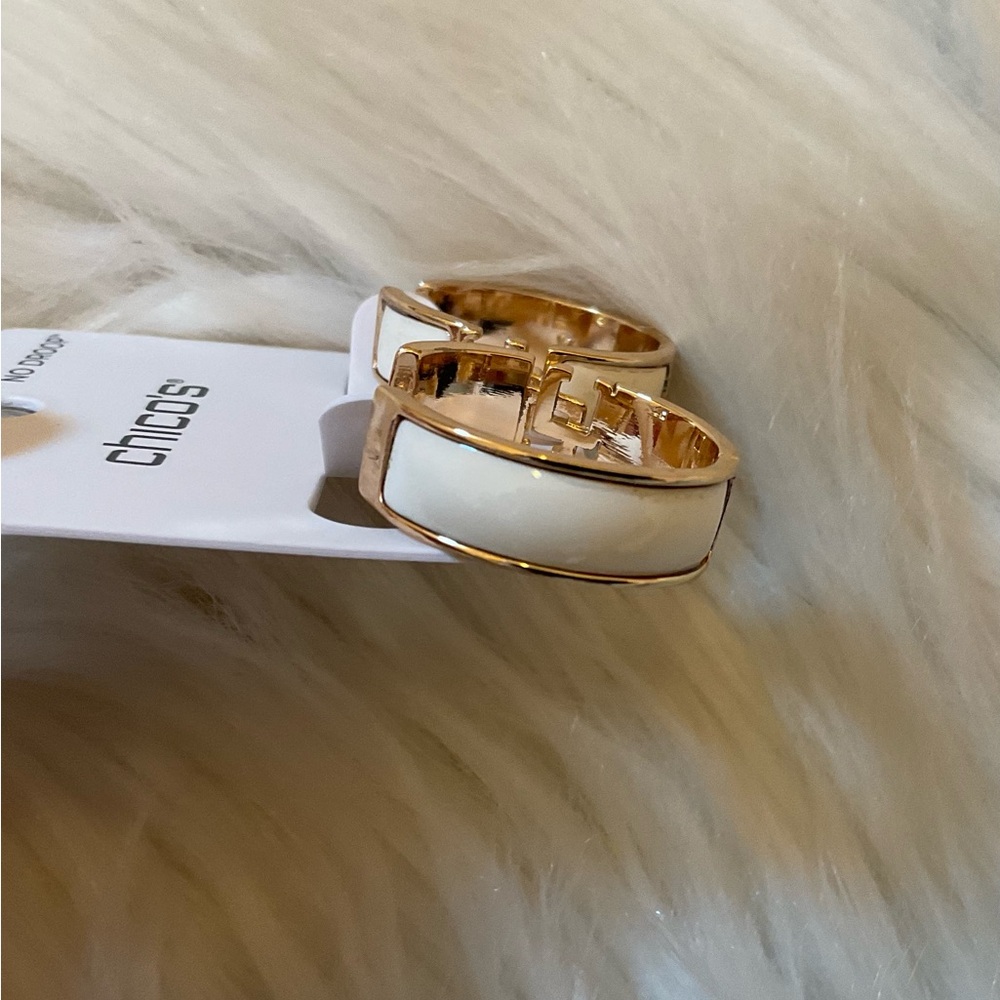 Chico’s No Droop Ecru CC Hoop Earrings - New on Card - Picture 5 of 8